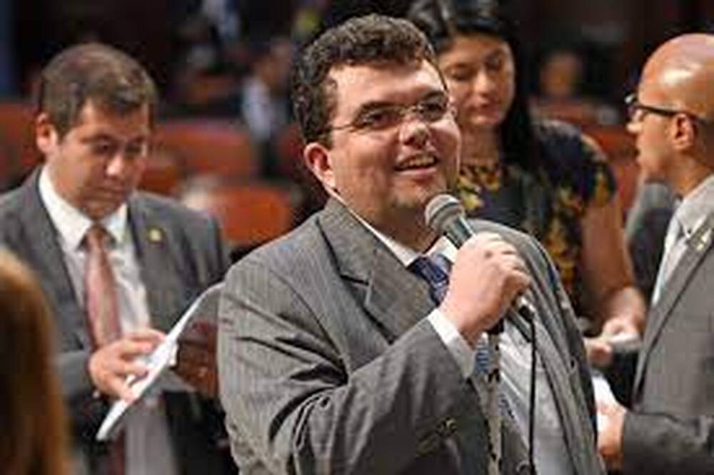 Deputado Chico Machado quer dispensa de revista de advogados em unidades judiciárias