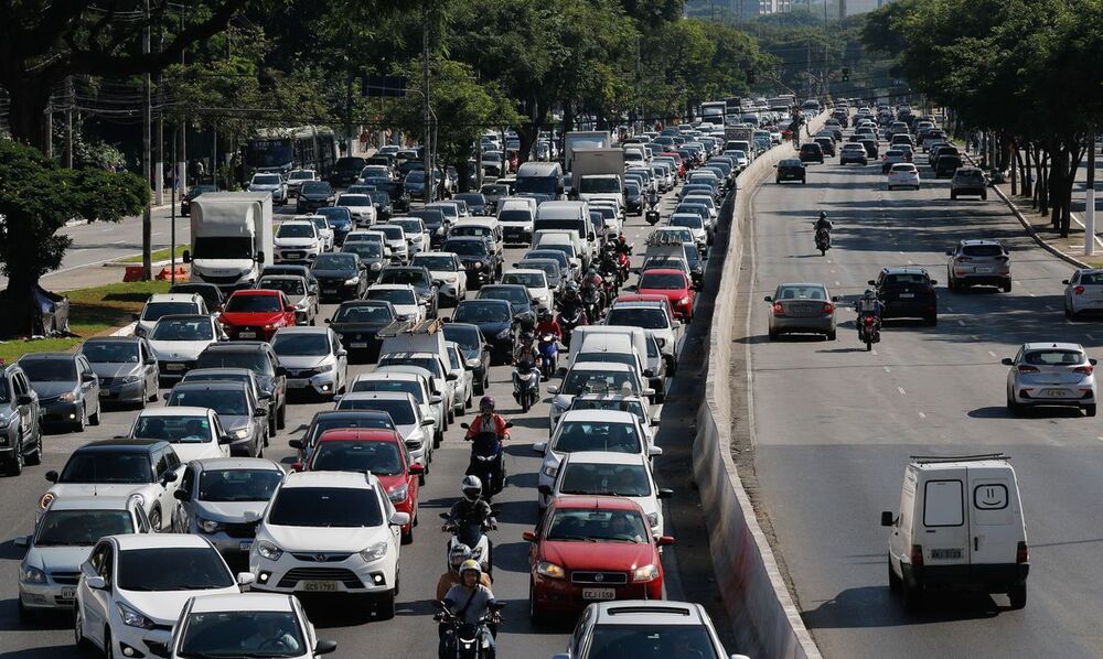 SP paralizado, tem ponto facultativo e suspende rodízio por greve no transporte