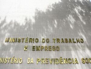 Para reduzir fila, INSS passa a conceder auxílio doença sem perícia