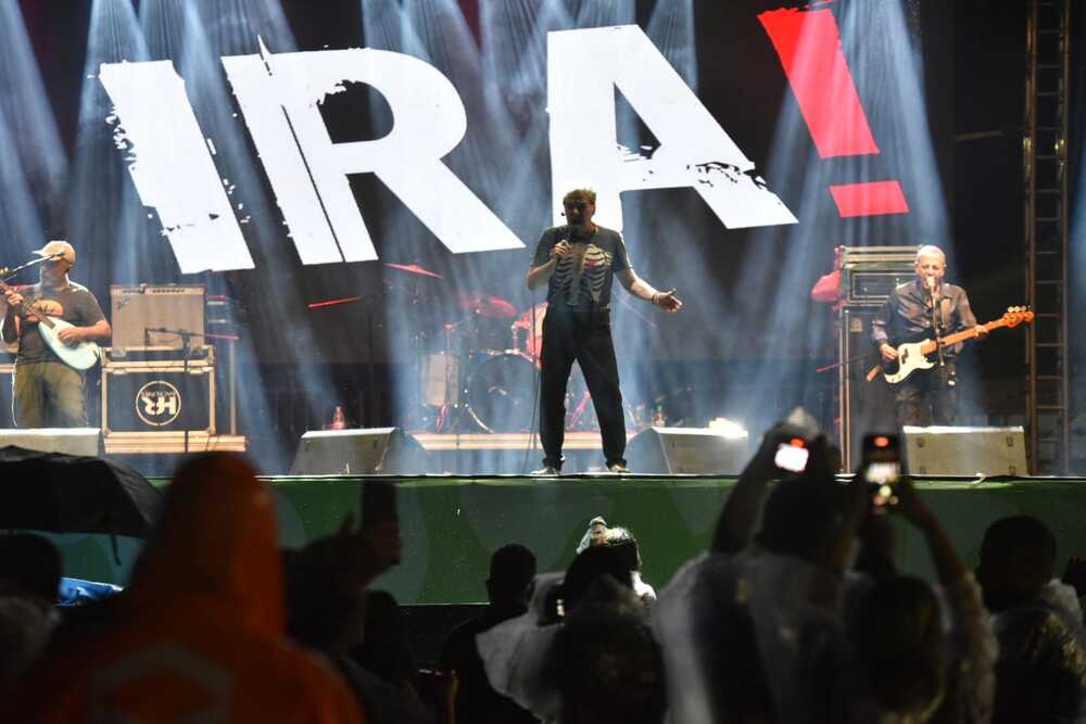 Cultura Rock Praia: bandas históricas empolgaram público na sexta-feira (13/10)