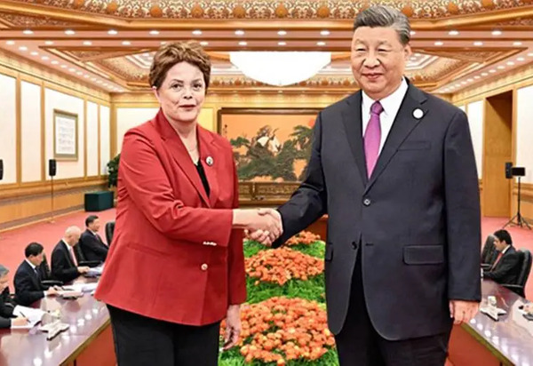 Xi Jinping se encontra com Dilma Rousseff e rasga elogios à presidente do NDB do BRICS por sua atuação