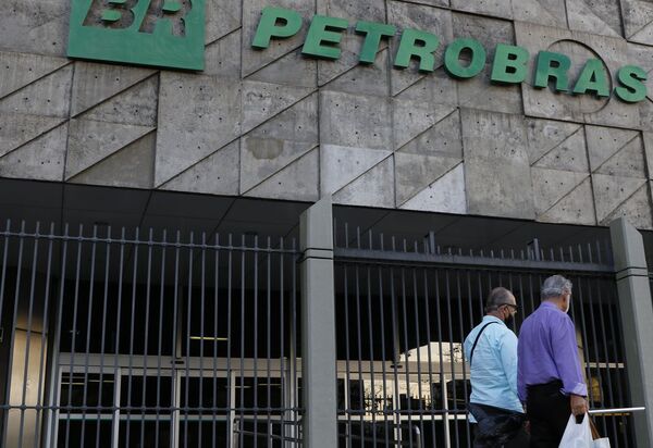 Petrobras reduz preço da gasolina e aumenta o do diesel