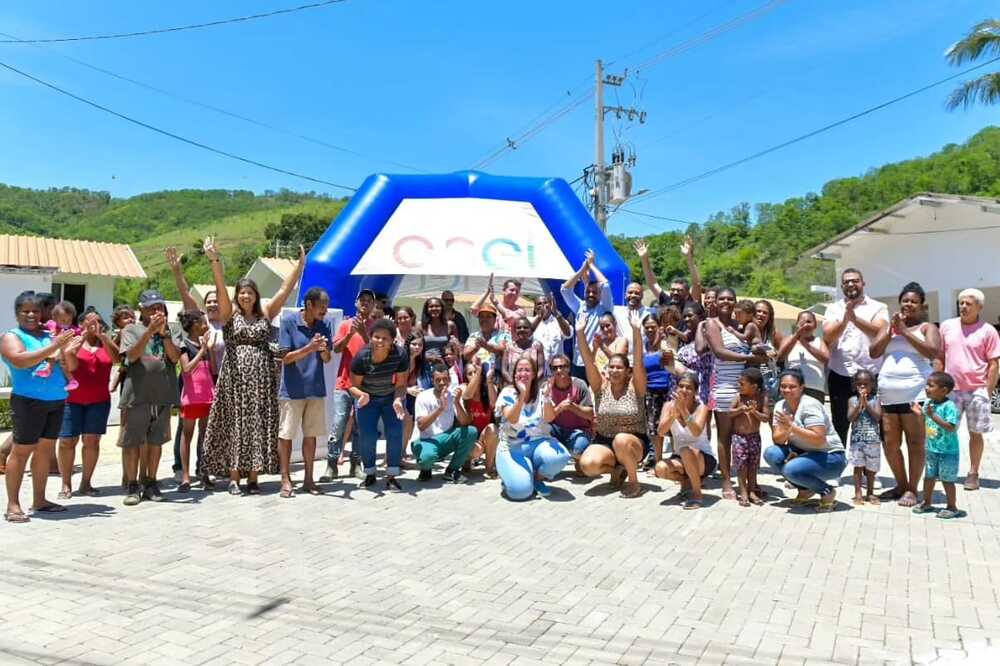 Famílias do Conjunto Habitacional Carmen Portinho, em Areal, ganham geladeiras novas