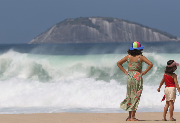 Praias do Rio de Janeiro continuam sob risco de fortes ondas