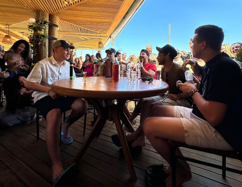 Roda de Piseiro com João Gomes, Vitor Fernandes, Tarcísio do Acordeon e Iguinho e Lulinha agita Copacabana no Rio de Janeiro