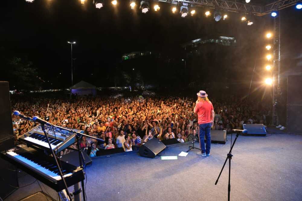 Shows de Alceu Valença e Vanessa da Mata reuniram 12 mil pessoas no último fim de semana na Praia de Piratininga