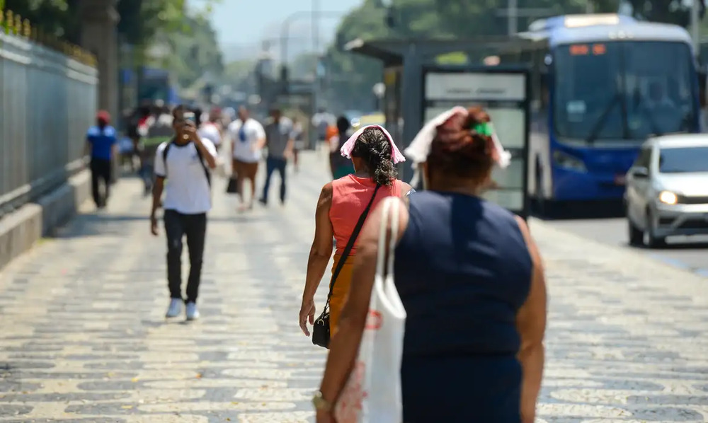 Meteorologista explica sensação térmica recorde em Guaratiba, no Rio