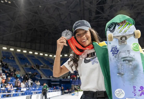 Rayssa Leal conquista prata no Mundial de skate street no Japão