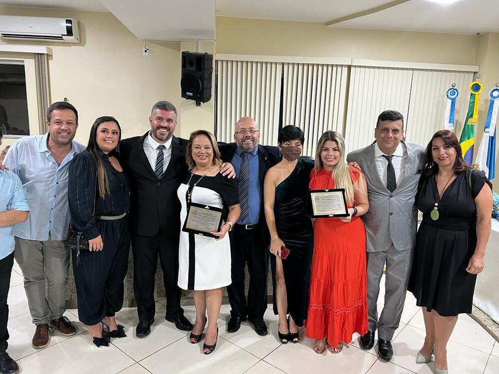 Teresa Nunes (Chefe de gabinete do Thiago Pampolha) e Gaby Damasceno (Coordenadora dos Convênios Federais para os Municípios) recebem Título de Cidadã Cordeirense