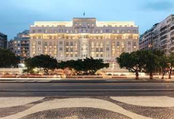 Como é e quanto custa se hospedar no Copacabana Palace? 