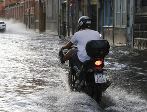 Chuva leva prefeito do Rio a decretar situação de emergência