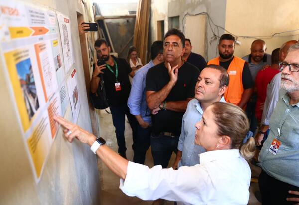 Rodrigo Neves visita unidades de saúde em obras no Ingá e no Morro do Estado