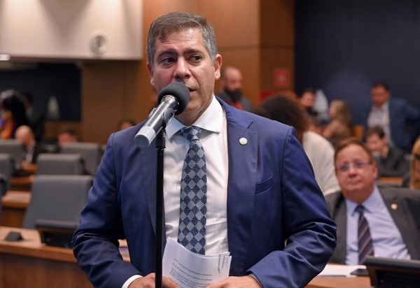 Deputado Dr. Serginho disponibiliza máquinas e recursos para ajudar vítimas das chuvas na Região dos Lagos