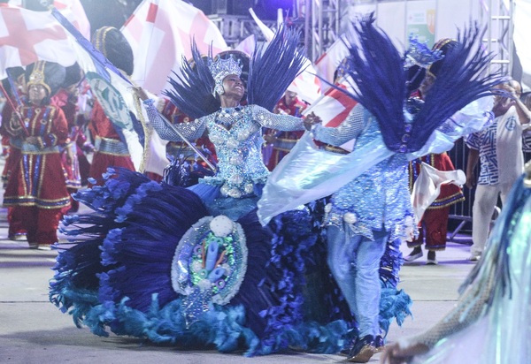 Escolas de Samba do Grupo A de Niterói levam 35 mil foliões ao Caminho Niemeyer