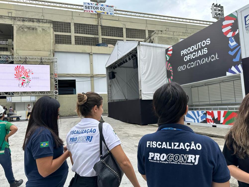 Fiscais do Procon-RJ vão atender a foliões durante desfiles de escola de samba na Marquês de Sapucaí