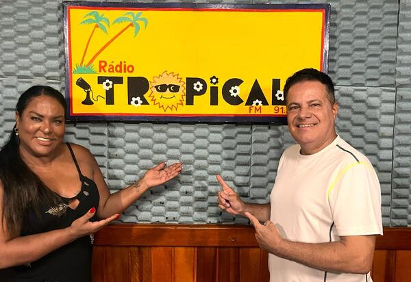 Pipa Brasey participa do programa  “Momento de Amor” na  Tropical FM 