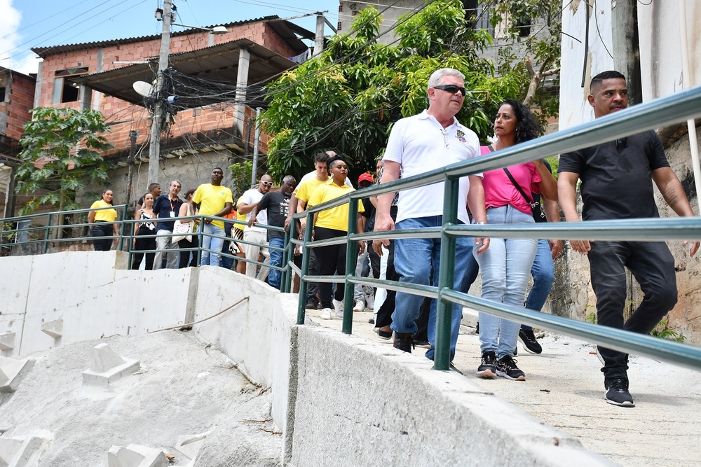 Prefeitura de Niterói conclui obra de contenção de encosta no Baldeador