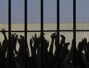 Senado aprova fim da 'saidinha' de presos 