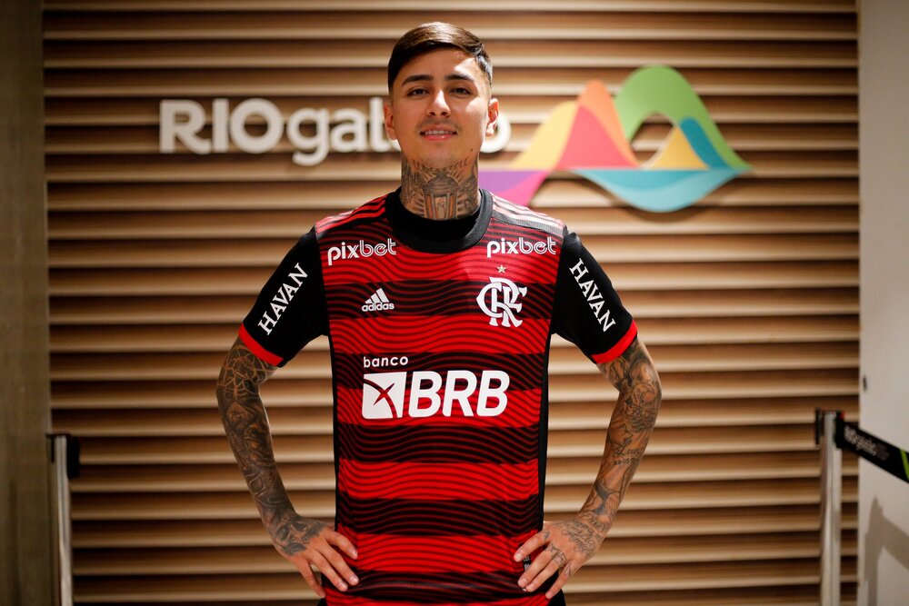 Jogador do Flamengo aluga mansão de bicheiro Bernardo Bello; entenda