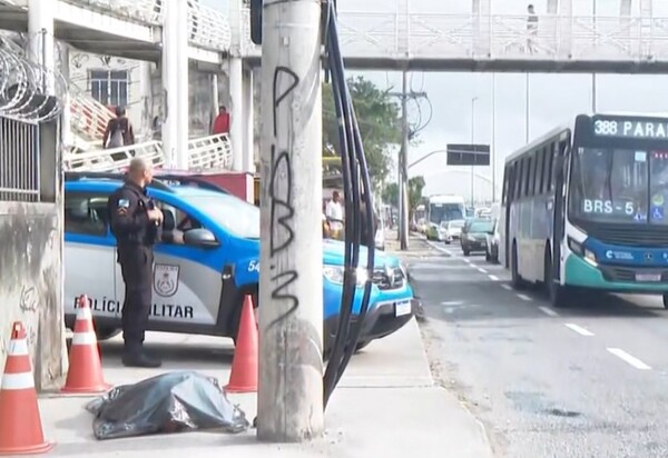 Passageiro de ônibus é morto em tentativa de assalto na Avenida Brasil