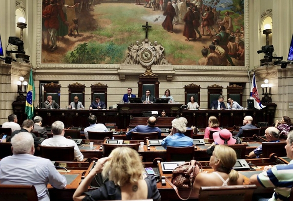 Comissão de Segurança da Câmara do Rio debate armamento da Guarda Municipal