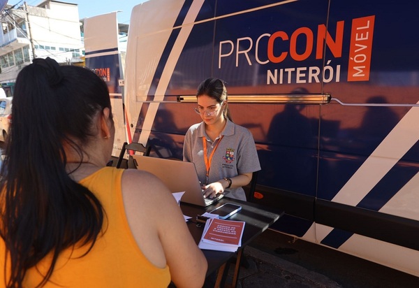 Morador de Niterói sem luz há mais de quatro horas pode recorrer ao Procon municipal contra a Enel