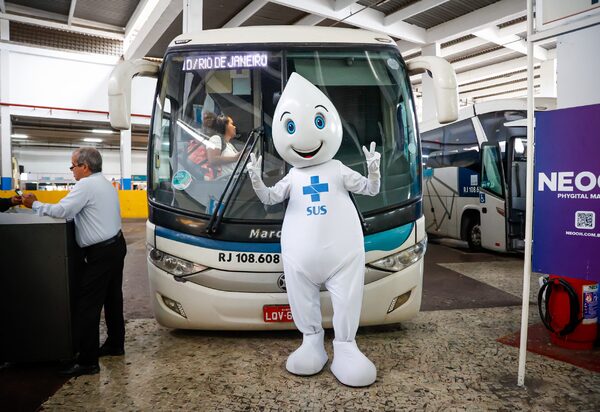 Na Rodoviária do Rio, passageiros podem se vacinar contra a gripe, às sextas, até o fim de maio