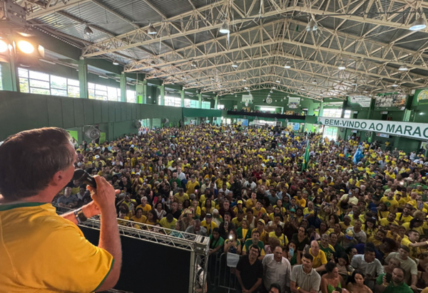 Enquanto Bolsonaro acaba com área VIP no comício de Ramagem, Paes prepara cercado VIP para 7.500 convidados especiais em Show de Madonna pago com dinheiro público