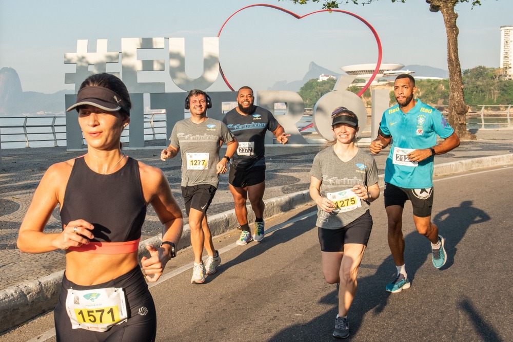 6ª Meia Maratona de Niterói junta 2.500 atletas para primeiro dia da competição, no sábado (04)