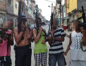 Violência nas favelas: entre a pobreza e o poder paralelo