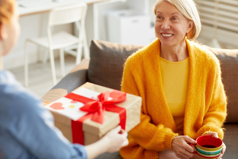 Dia das Mães: por que lembrancinha se é possível um presente importado?