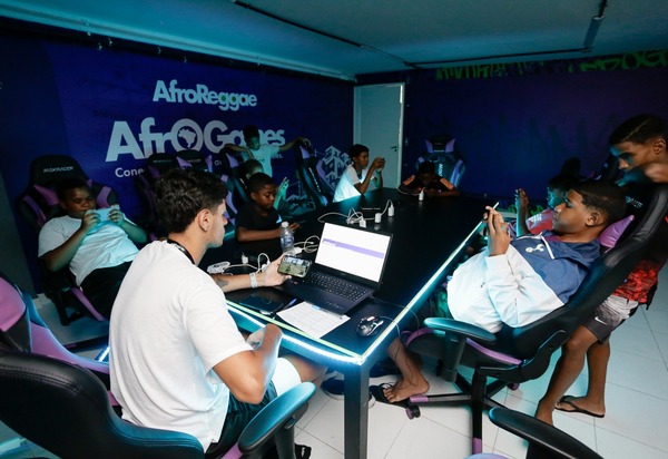 Parceria entre Governo do Estado e AfroReggae viabiliza curso de games voltado para crianças e jovens de comunidade