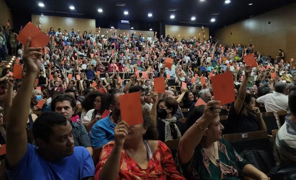 Governo faz reunião com categorias em greve nas universidades