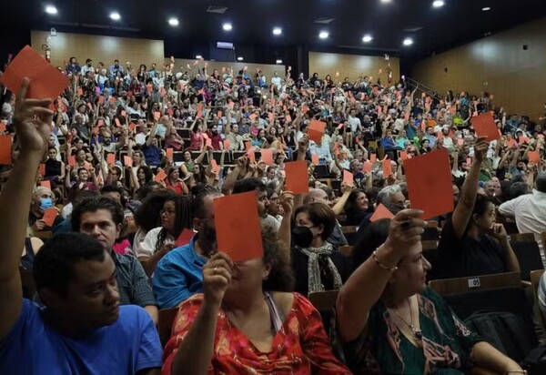 Governo faz reunião com categorias em greve nas universidades