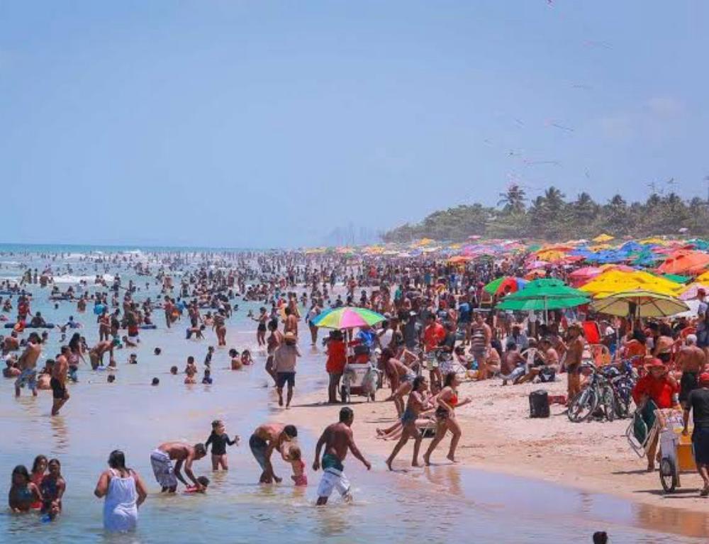 As praias são de uso comum do povo, assegurando o livre acesso a elas e ao mar, ressalvados o interesse para a segurança nacional