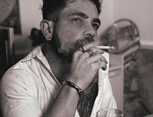 Restos de Cigarros é a música de estréia do EP “SOLO” de Má Donato