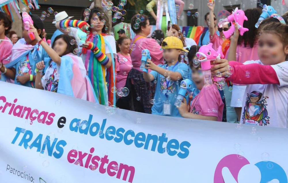 'Bloco das crianças trans' na Parada LGBT+ de São Paulo divide opiniões