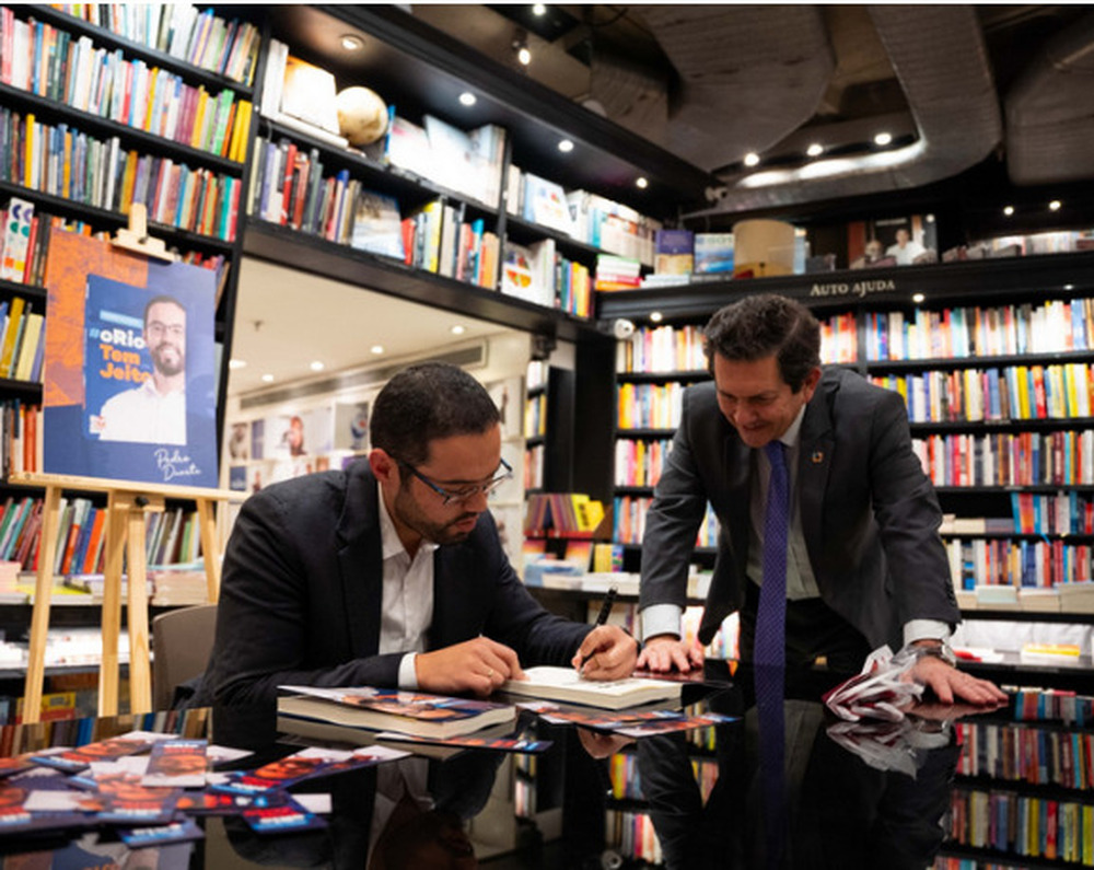 Vereador Pedro Duarte (Novo) lançou seu livro intitulado 'O Rio tem jeito' no Shopping Leblon