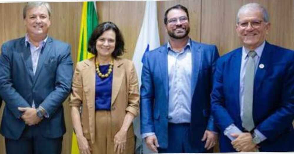 Prefeito de Búzios se reúne com Ministra da Saúde em Brasília para buscar melhorias no SUS