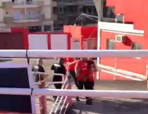 Caso de polícia: Seguranças do Romário agride torcedores por causa de bandeira da Palestina levada por torcedores do América ao estádio 