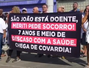 ASSISTA PROTESTO: Deputado Léo Vieira cobra explicações sobre uso de recursos do Estado na Saúde de São João de Meriti
