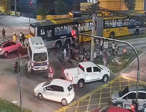 Acidente entre van e BRT deixa 17 feridos na Estrada dos Bandeirantes, na Zona Oeste do Rio