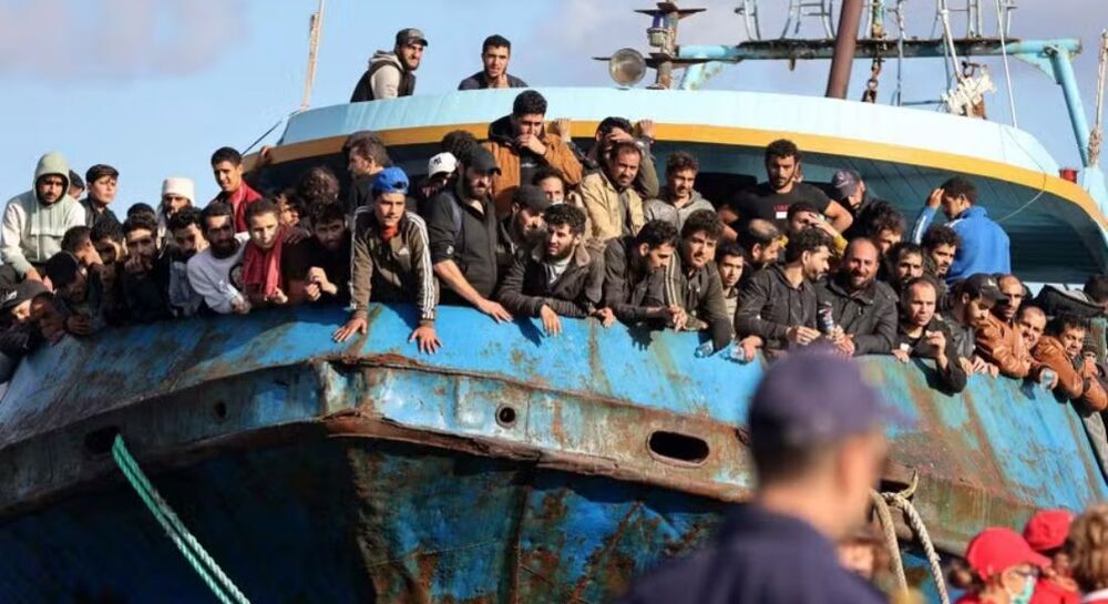 Guarda costeira da Grécia jogou imigrantes ao mar e provocou a morte de mais de 40, denuncia BBC