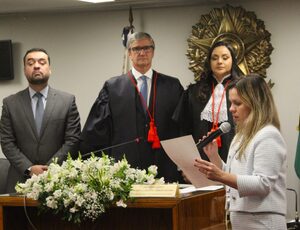 Presidente do TRE-RJ empossa novos membros Juiz Rafael Estrela Nóbrega e Advogada Manoela Augusta Martins Rodrigues Dourado