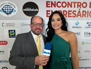 Miss Minas Gerais e cantora Paloma Marques recebe prêmio em encontro de empresários do G 10