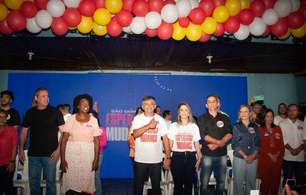 Dimas Gadelha lança pré-candidatura a prefeito em São Gonçalo com Clube Mauá lotado 