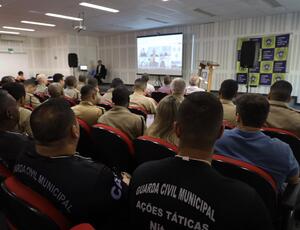 Guardas municipais de Niterói recebem treinamento pioneiro sobre abordagens a pessoas vulneráveis