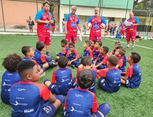 Escolinha de futebol do Zico chega a Niterói