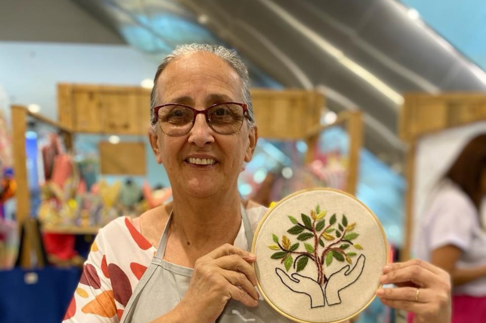 Crescilda Santiago: uma artesã sempre em crescimento e elevando a cultura de Nova Iguaçu