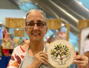 Crescilda Santiago: uma artesã sempre em crescimento e elevando a cultura de Nova Iguaçu
